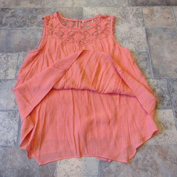 Embroidered tulle double layer sleeveless top - Picture 2 of 7